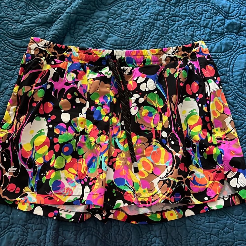Fabletics One Short 3" Black
Kaleidoscopic Pink Orange Yellow XL